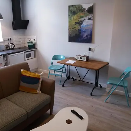 Cotswold Aparthotel Страуд Экстерьер фото
